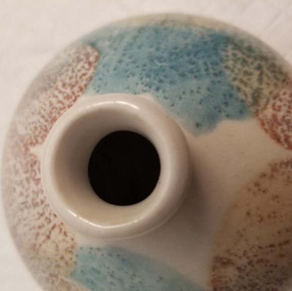 VINTAGE KRAVEC STUDIOS ART POTTERY BUB VASE, HAND PAINTED - Picture 6 of 6